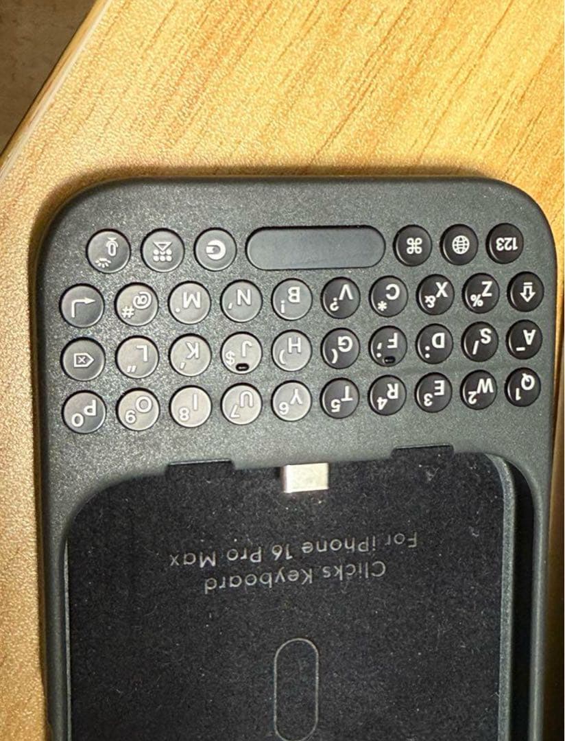 Clicks Keyboard for iPhone 16ProMax用