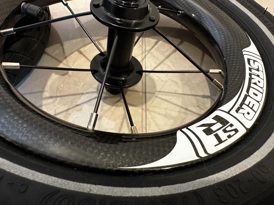 【新品同様】ストライダーSTR純正カーボンホイールタイヤ2本1組
