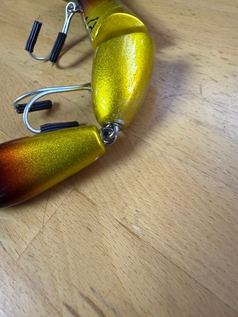 トップウォーター ルアー 黒金　タマタマルアー