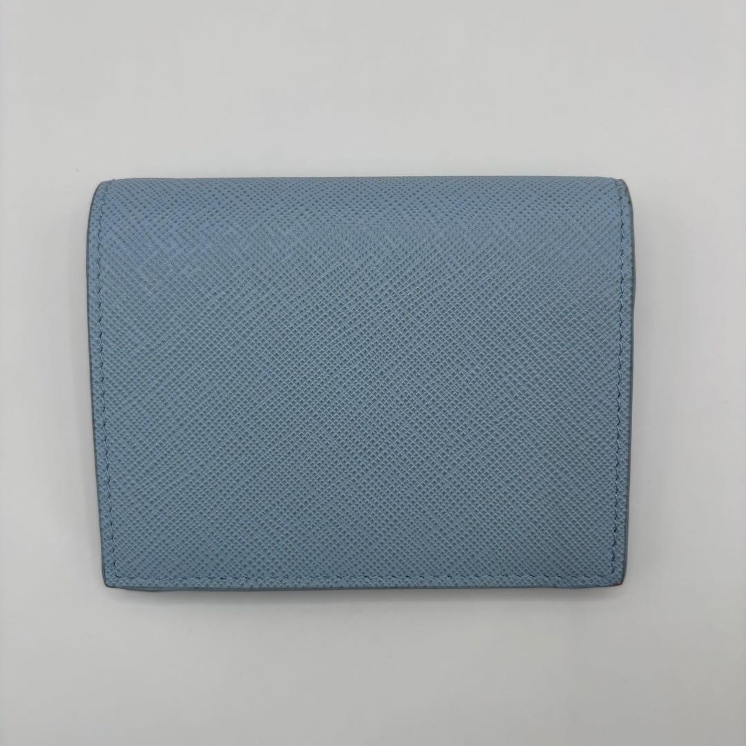 美品　PRADA 二つ折り財布　サフィアーノエンボス　ライトブルー 1MV204