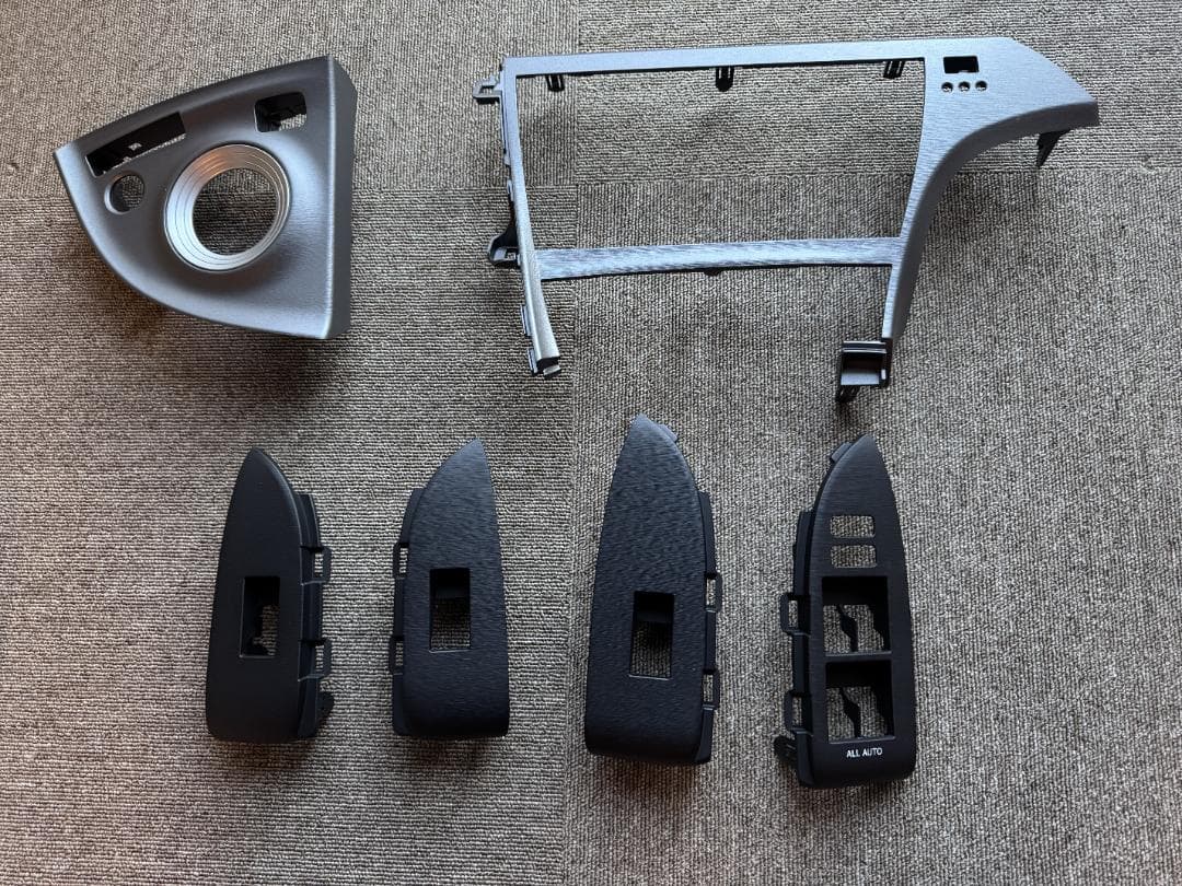 プリウス３０後期　未使用　純正インテリアパネル スイッチパネル