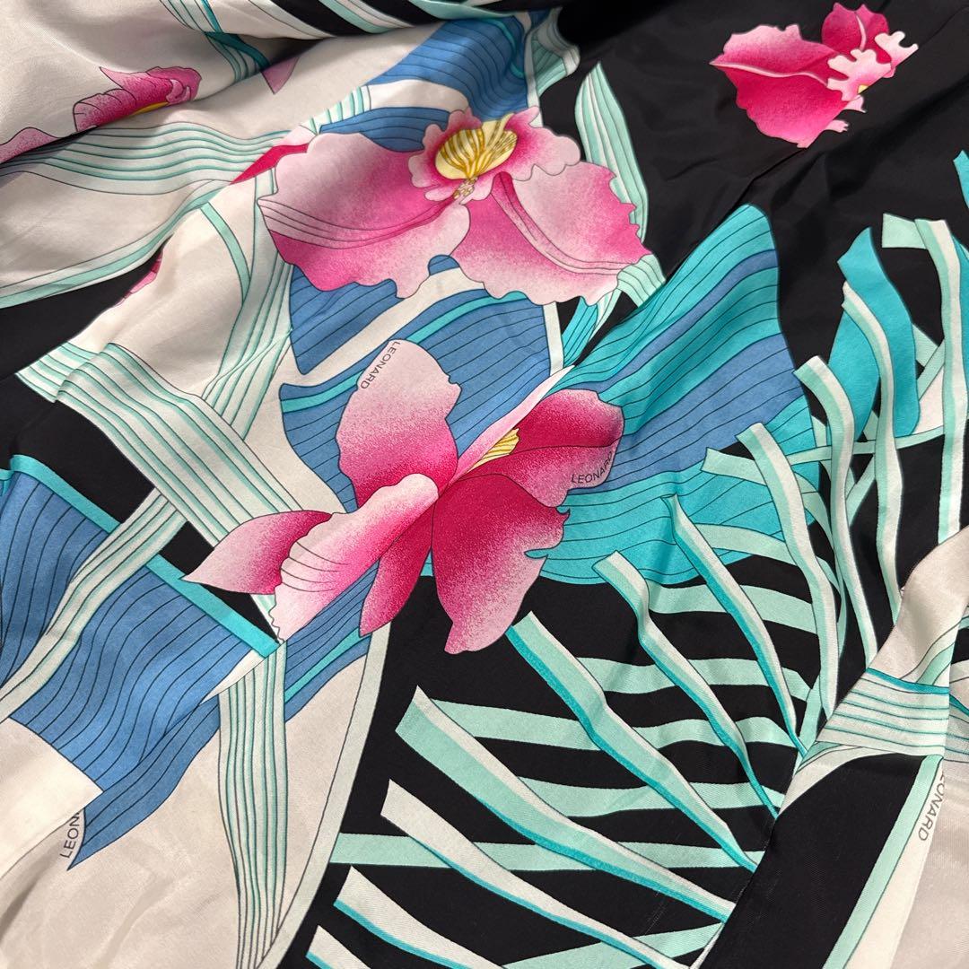 レオナール　テーラードジャケット　裏地総柄　花柄　大きいサイズ42 トリム　紺色