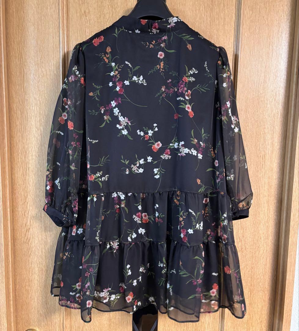 ローズティアラ　黒チュニックブラウス　新品タグ付き　定価25,300円