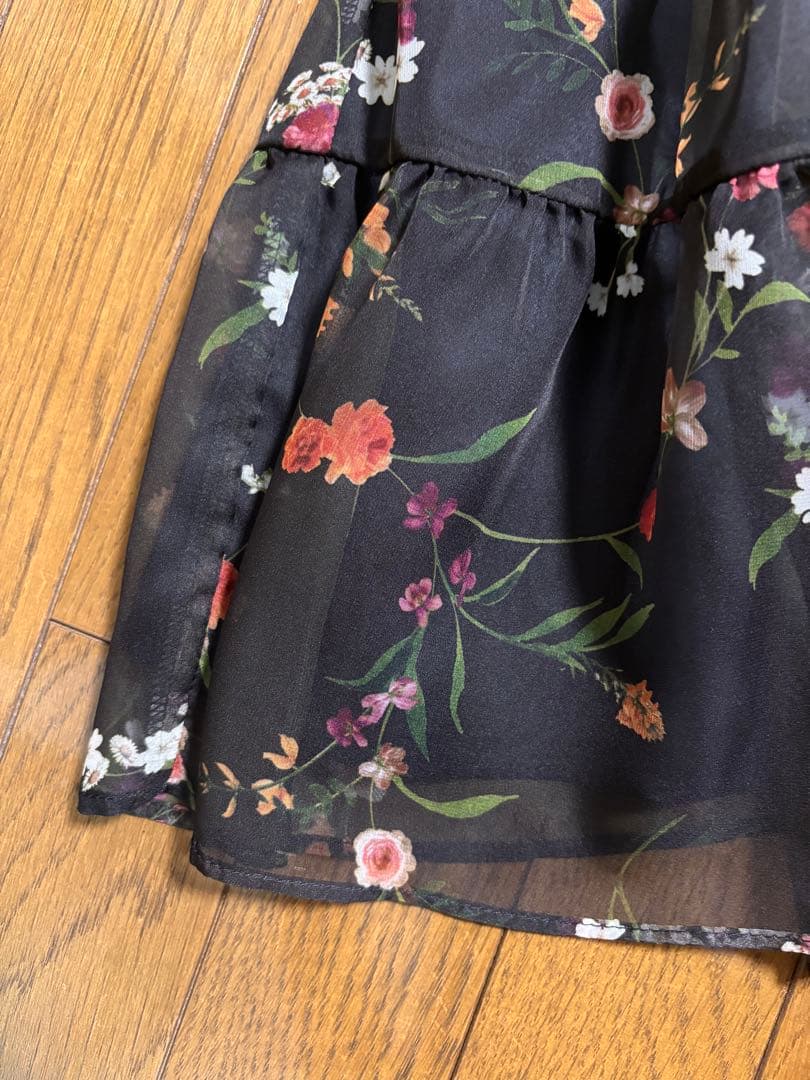 ローズティアラ　黒チュニックブラウス　新品タグ付き　定価25,300円