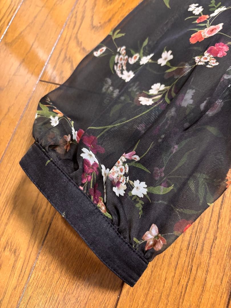 ローズティアラ　黒チュニックブラウス　新品タグ付き　定価25,300円