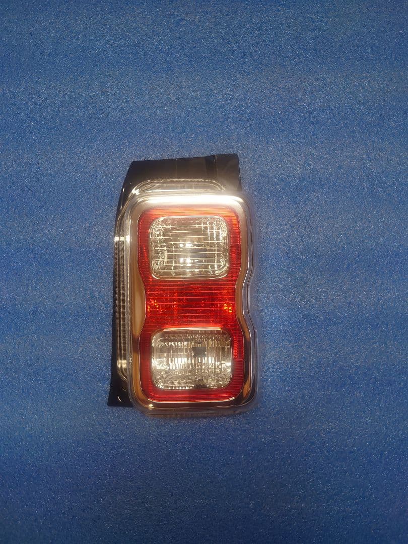 スズキハスラー右側テールランプ