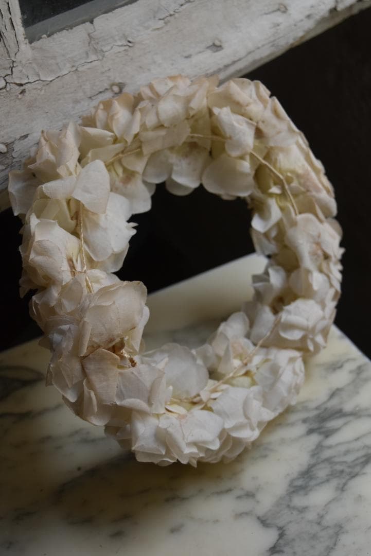 フランスアンティーク　朽ちたエクリュ色の美しい花冠（大）布花　ティアラ　ドール