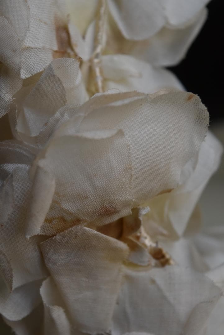 フランスアンティーク　朽ちたエクリュ色の美しい花冠（大）布花　ティアラ　ドール