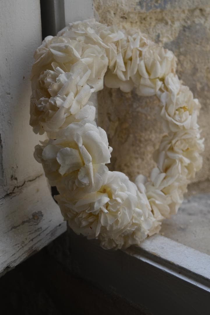 フランスアンティーク　朽ちたエクリュ色の美しい花冠（大）布花　ティアラ　ドール