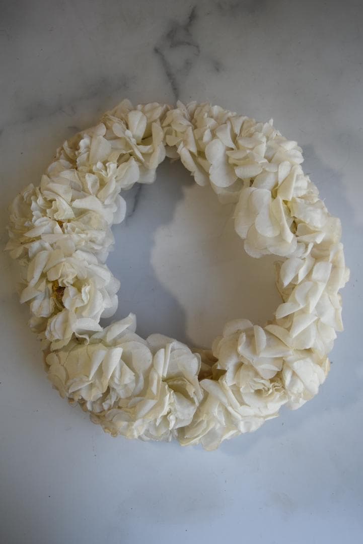 フランスアンティーク　朽ちたエクリュ色の美しい花冠（大）布花　ティアラ　ドール