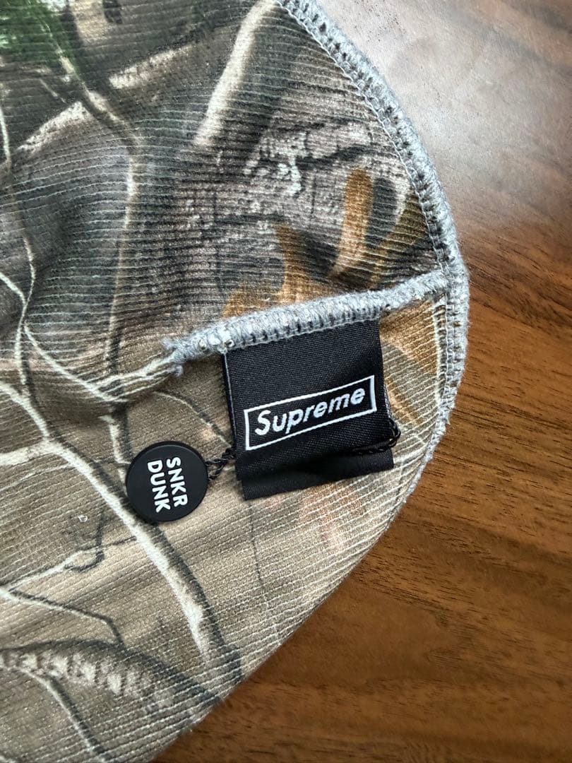 Supreme NewEra ビーニー カモ 25FW 鑑定書、鑑定バッジ付き