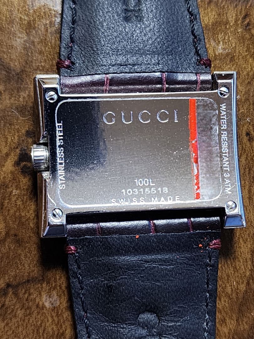 GUCCI文字盤白蝶貝 ダイヤモンド装飾 レザーベルト時計