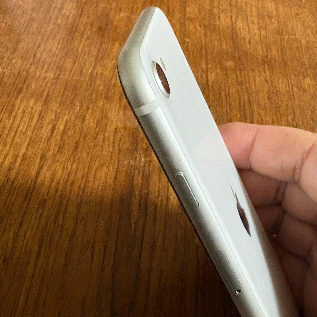 美品 iPhone SE第二世代 64G バッテリー100% 箱加工