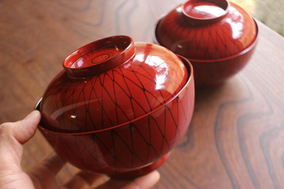 上質朱漆に風情ある網目文の美しい大ぶり煮物椀2点（検輪島塗雑煮椀
