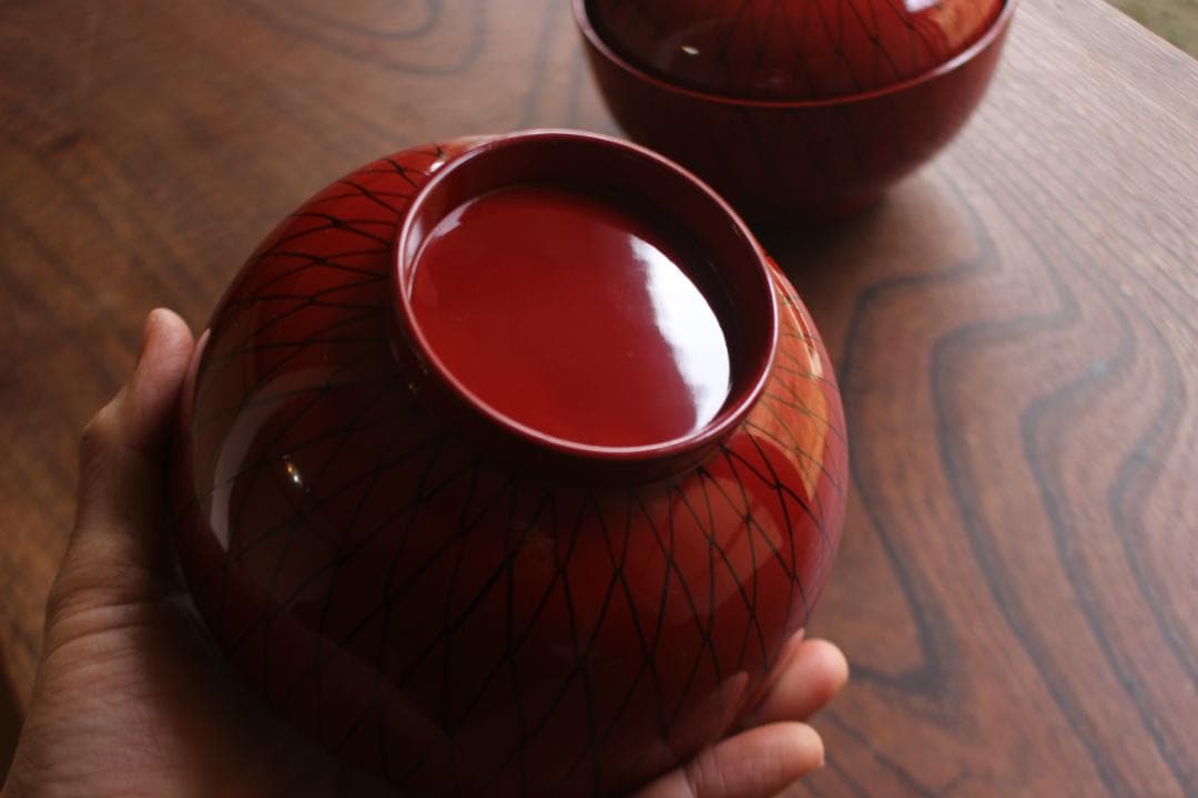 上質朱漆に風情ある網目文の美しい大ぶり煮物椀2点（検輪島塗雑煮椀