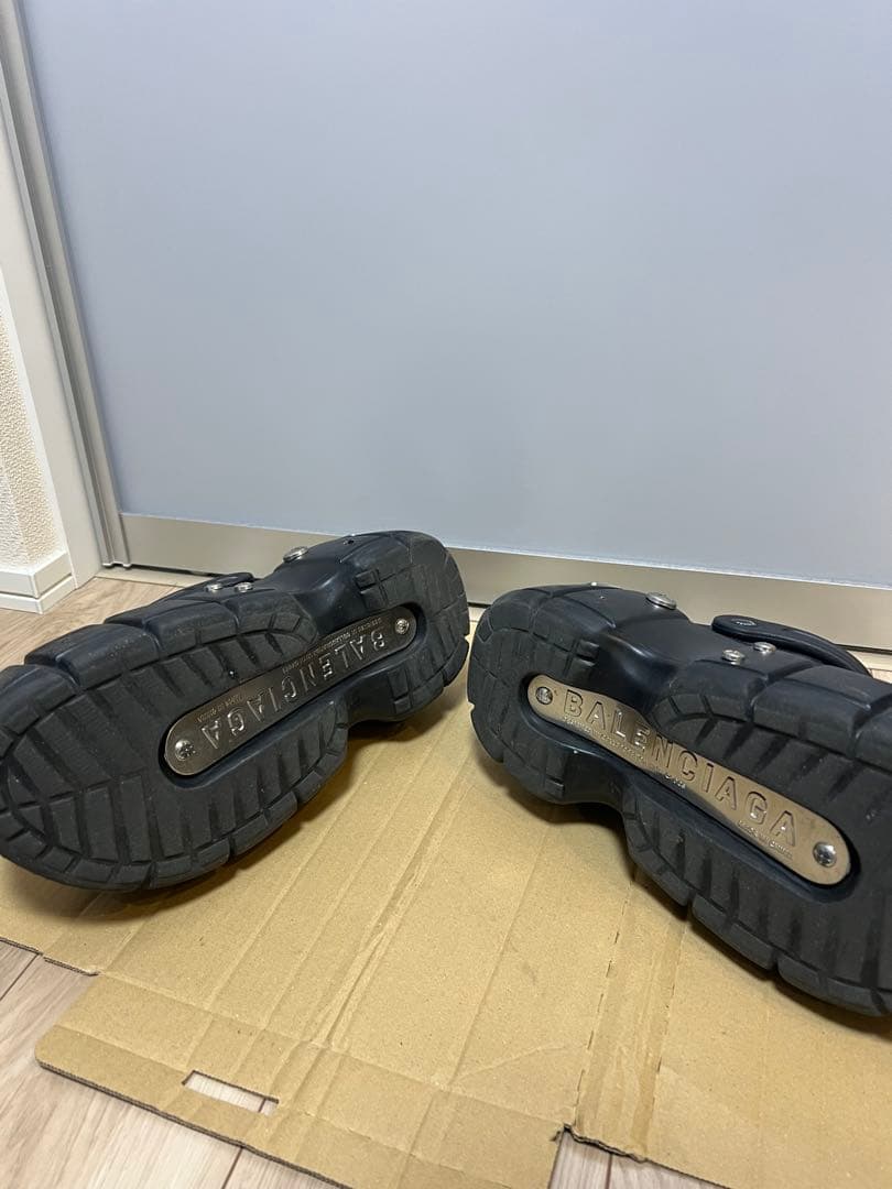 靴 Balenciaga Hard Crocs