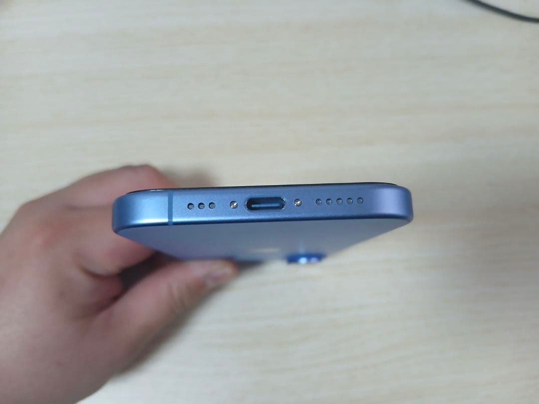 【美品】iPhone16 128GB ウルトラマリン