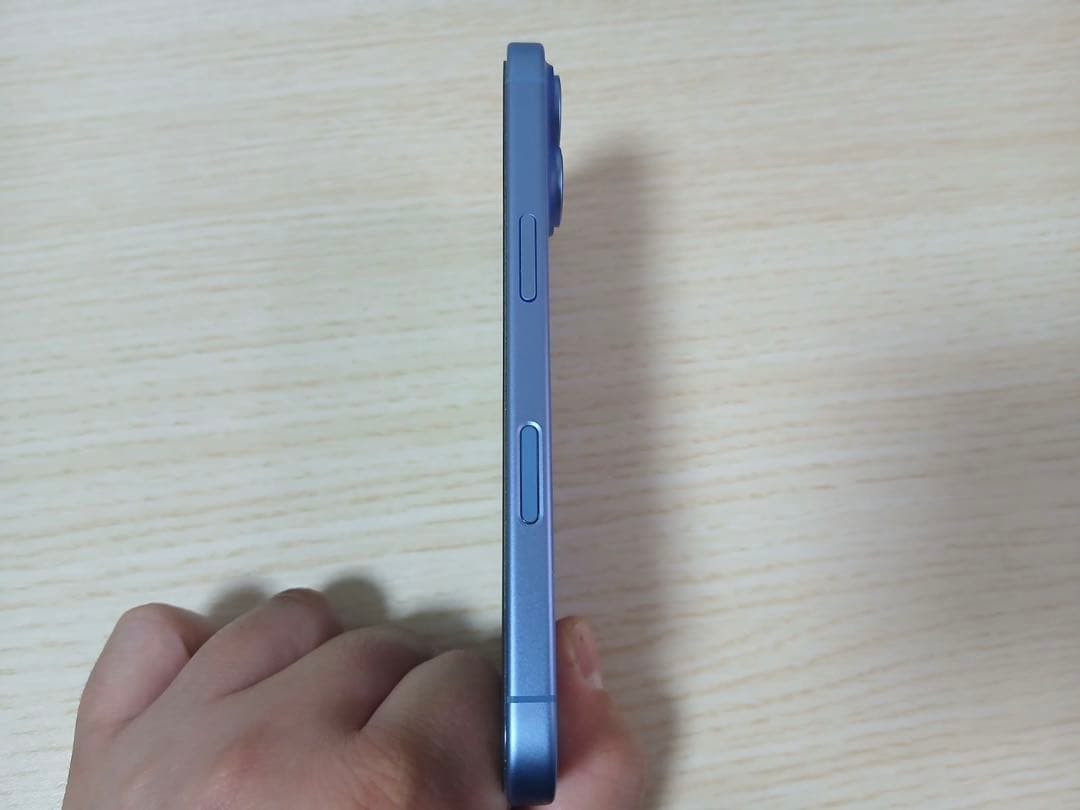 【美品】iPhone16 128GB ウルトラマリン