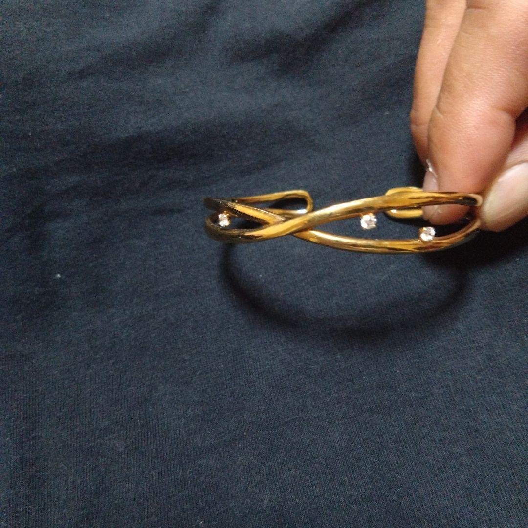 ゴールド ツイストデザイン バングルH＆G