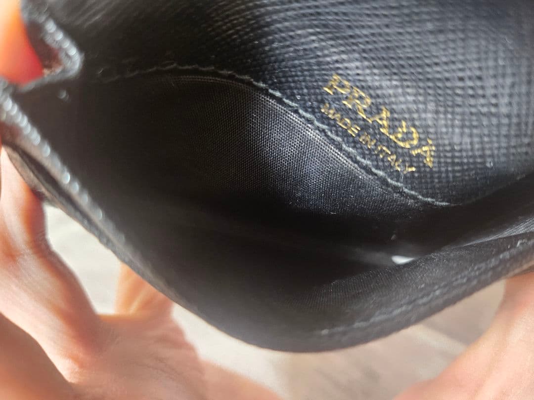 PRADA サフィアーノ トライアングル カードケース