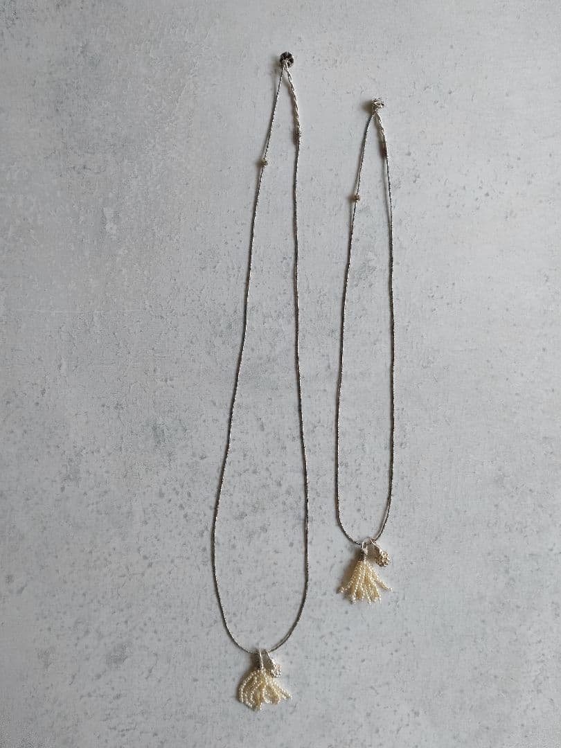 極小淡水パールタッセルチャーム付、カレンシルバーロングネックレス　ベビーパール