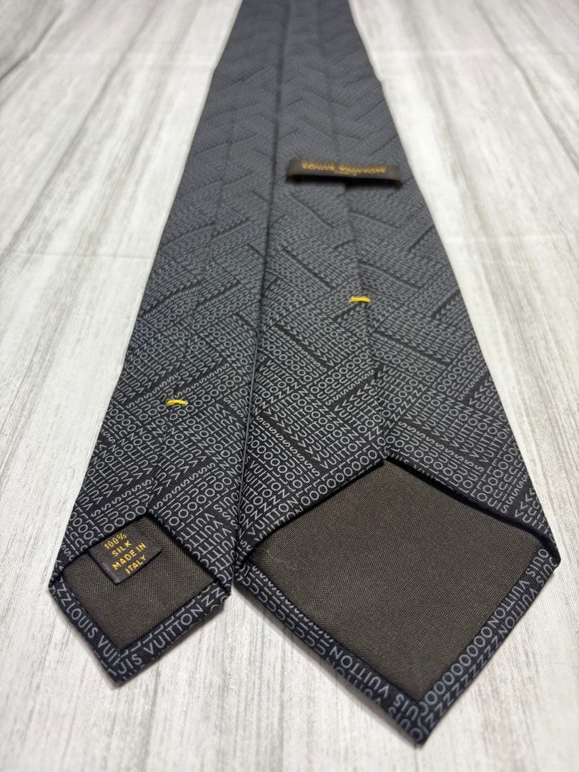 【極美品】LOUIS VUITTON ルイヴィトンネクタイ ロゴグラム 黒