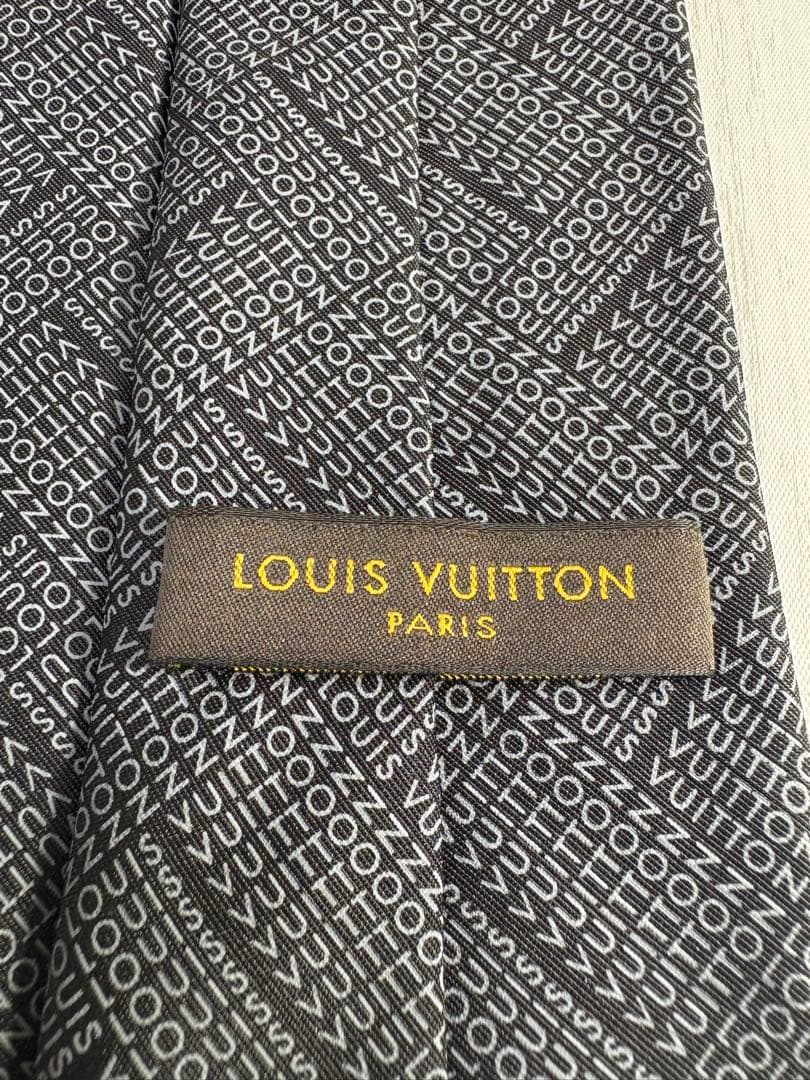 【極美品】LOUIS VUITTON ルイヴィトンネクタイ ロゴグラム 黒