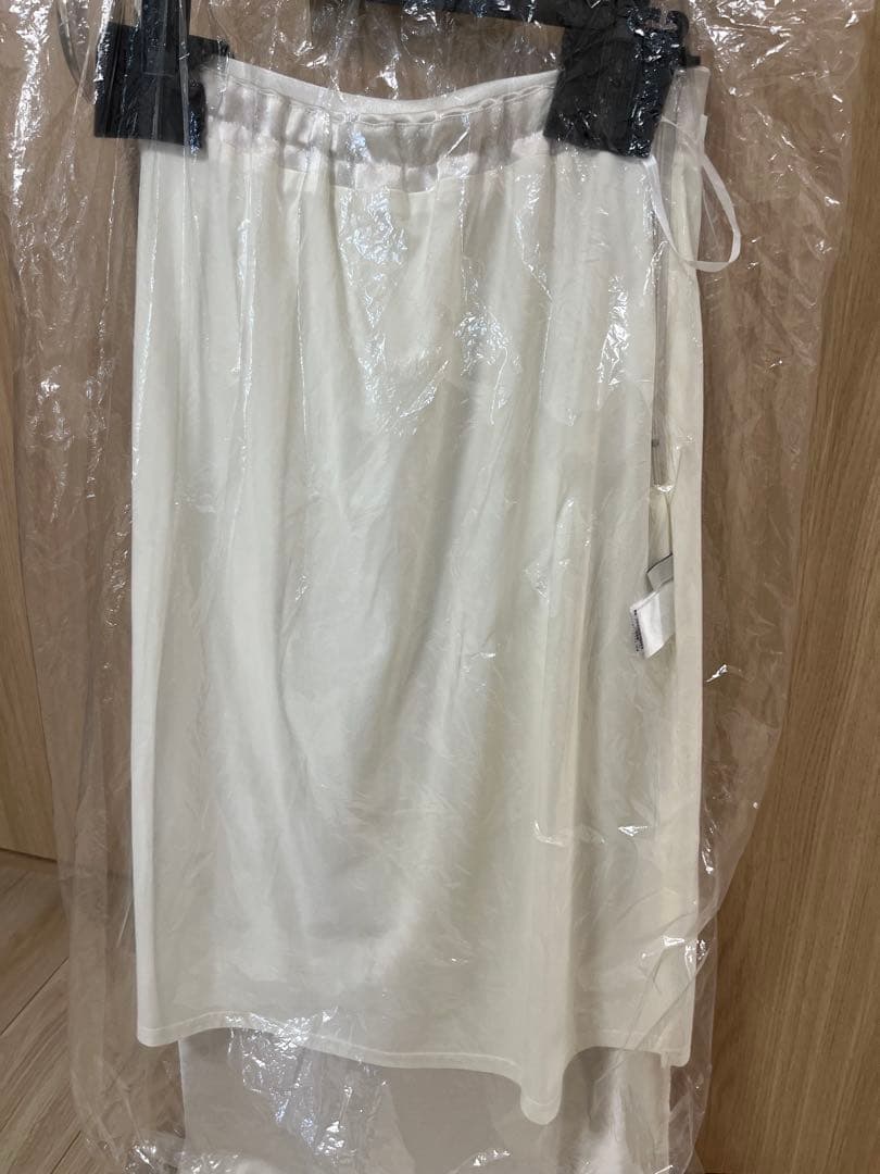 anuans サテンナロースカート　ほぼ新品