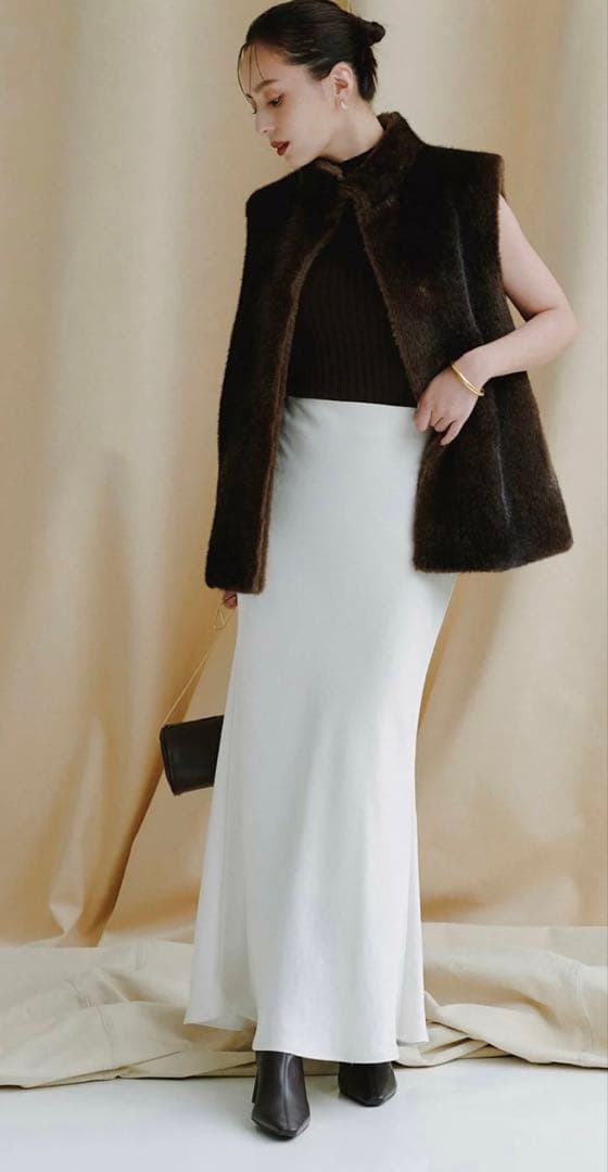 anuans サテンナロースカート　ほぼ新品