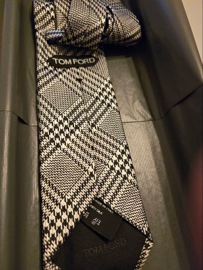 新品未使用TOM FORD 千鳥格子シルク100%ネクタイ