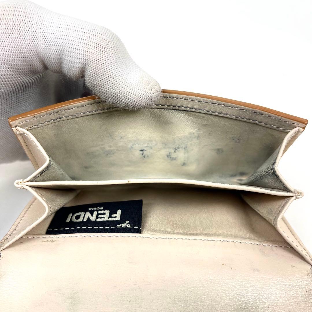 フェンディ　ピーカブー　折り財布　ターンロック　バイカラー　レザー　コンパクト