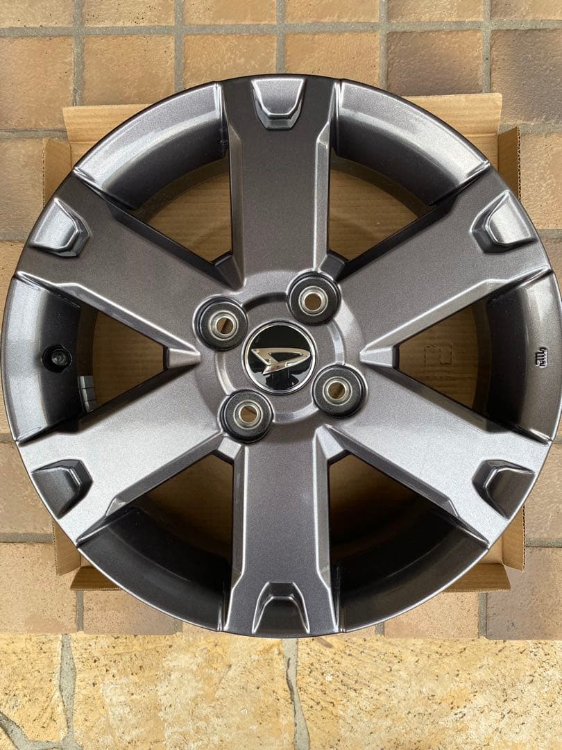 ダイハツ　タフト新車外しダークグレー アルミホ4本セット