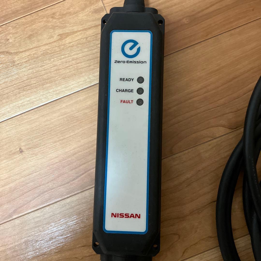 日産　リーフ　EV 充電ケーブル