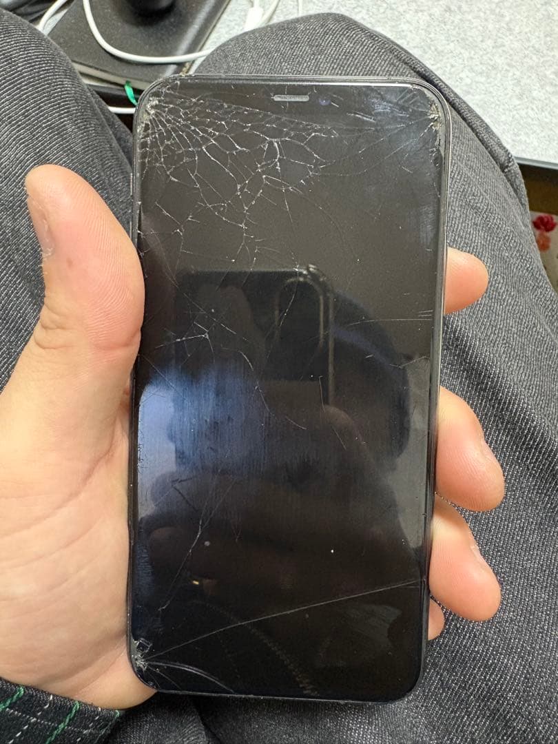 携帯電話本体 iPhone11pro 256GB