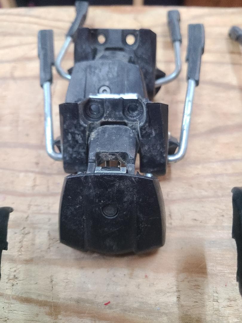 スキーブレーキの交換部品各種 x16