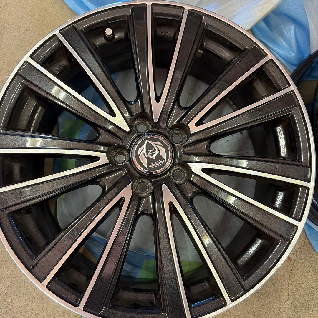 RIZLEY17インチ　ブラック　シルバーホイール