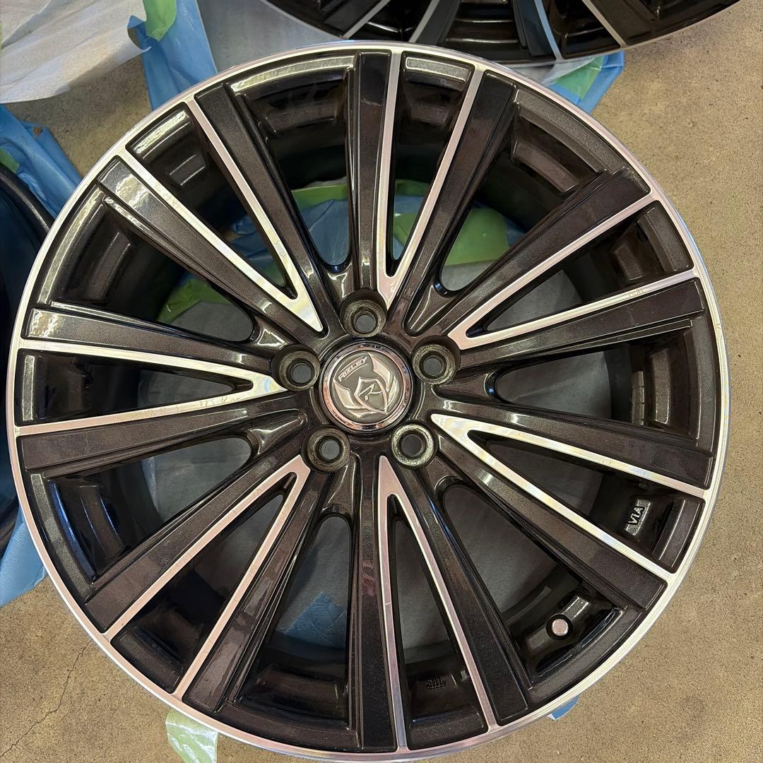 RIZLEY17インチ　ブラック　シルバーホイール