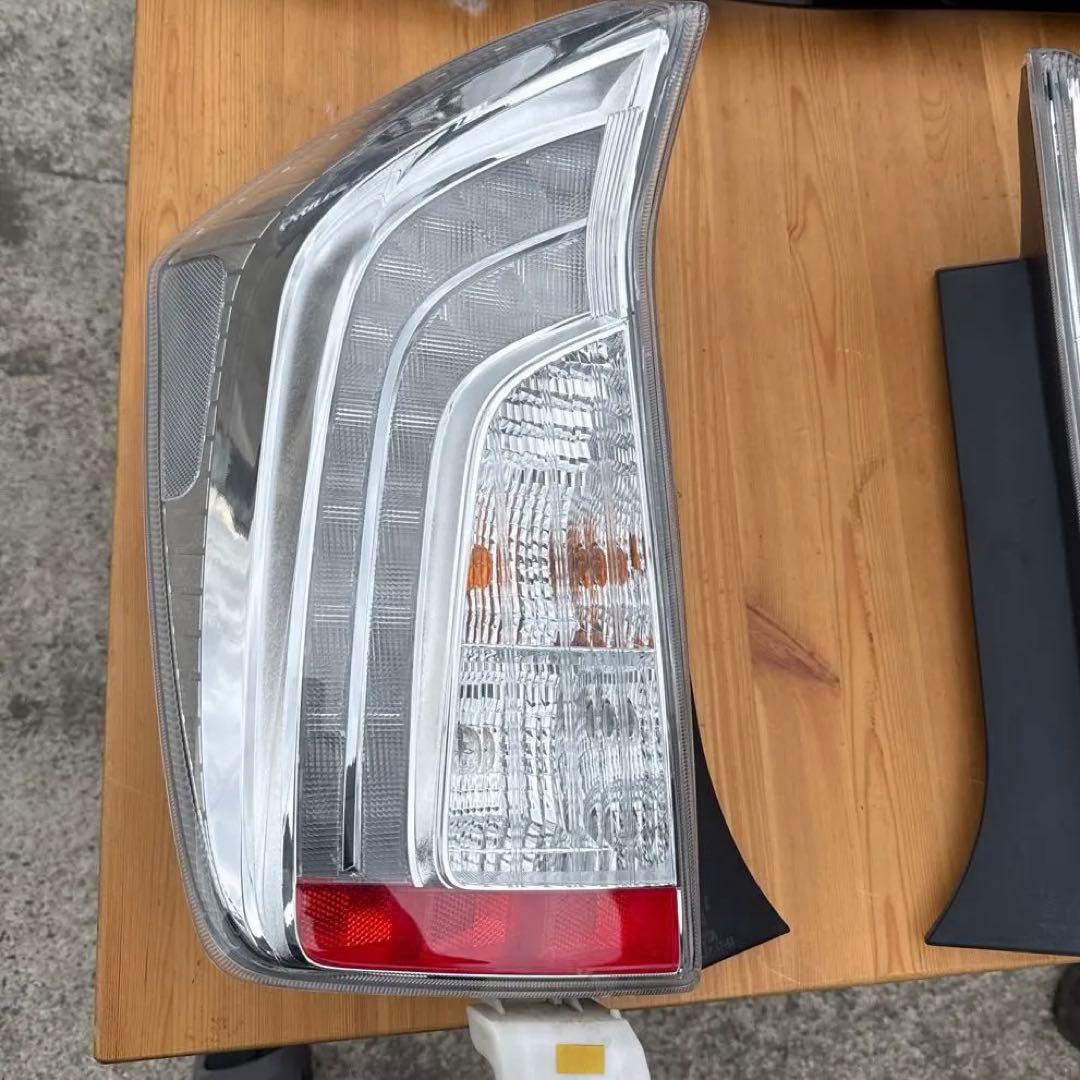 プリウスphv リアライト　2013