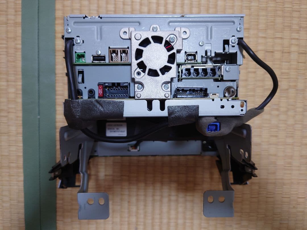 C27セレナ　サイバーナビ CE902SE