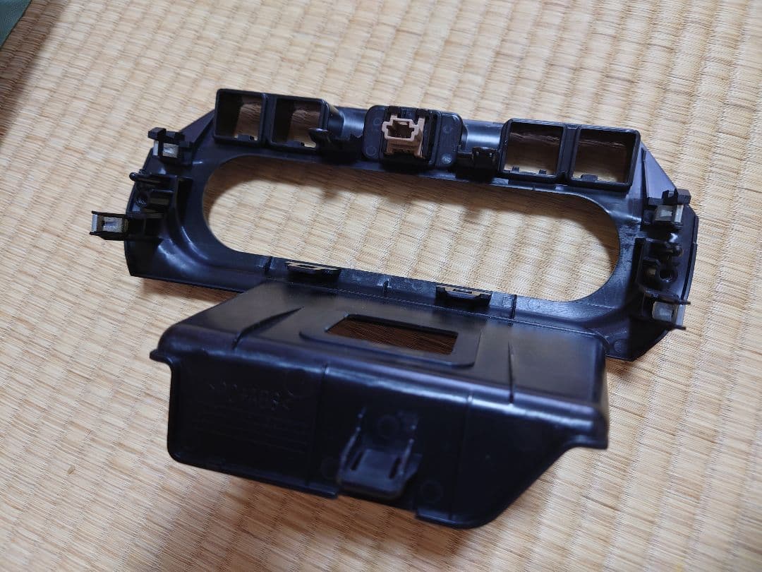 C27セレナ　サイバーナビ CE902SE