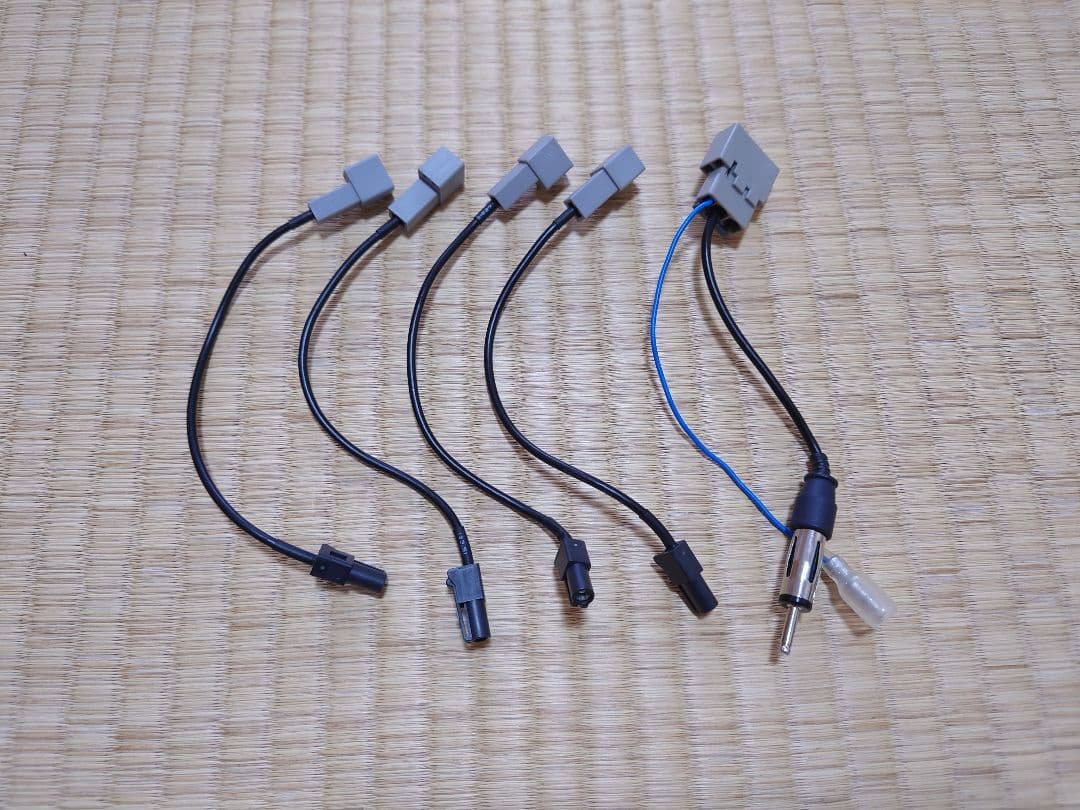 C27セレナ　サイバーナビ CE902SE