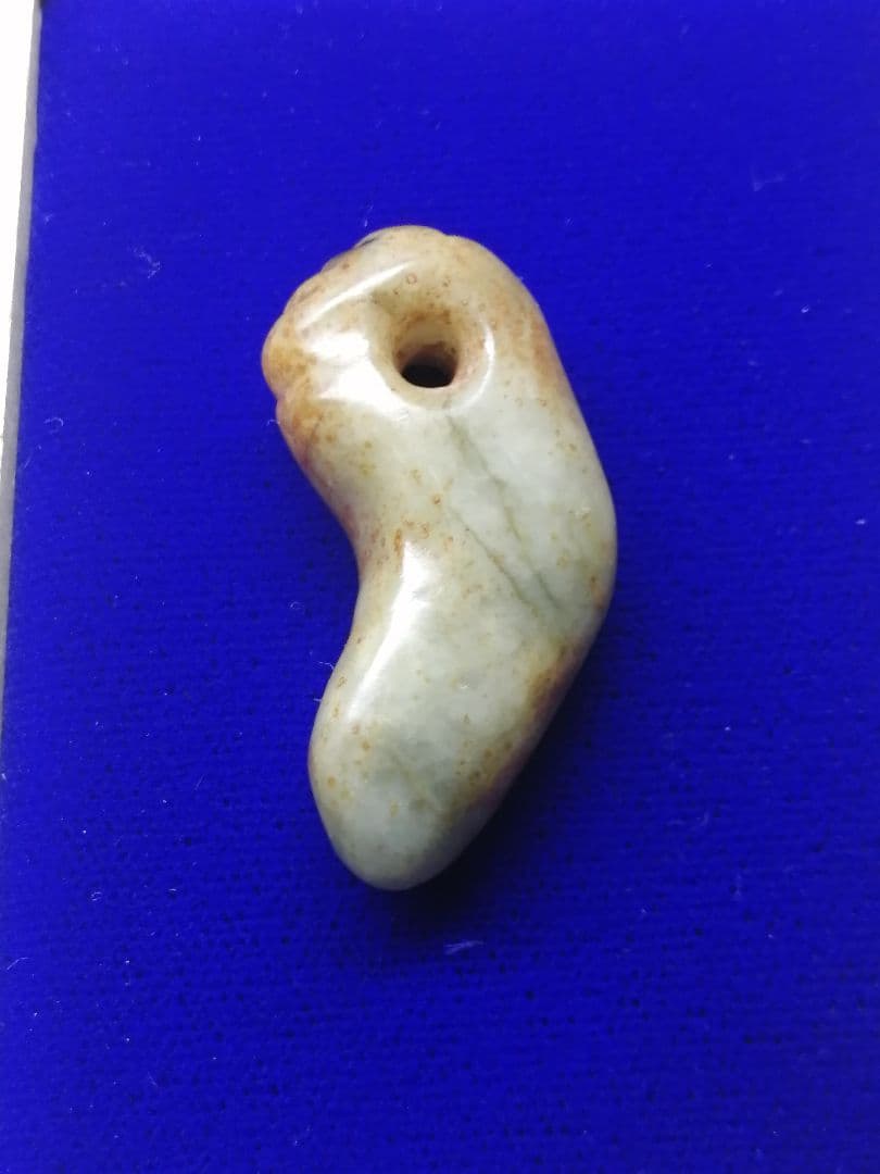 ★縄文期『古代翡翠勾玉』出土品　4.2cm 埋蔵文化財　本物の『古代翡翠』です