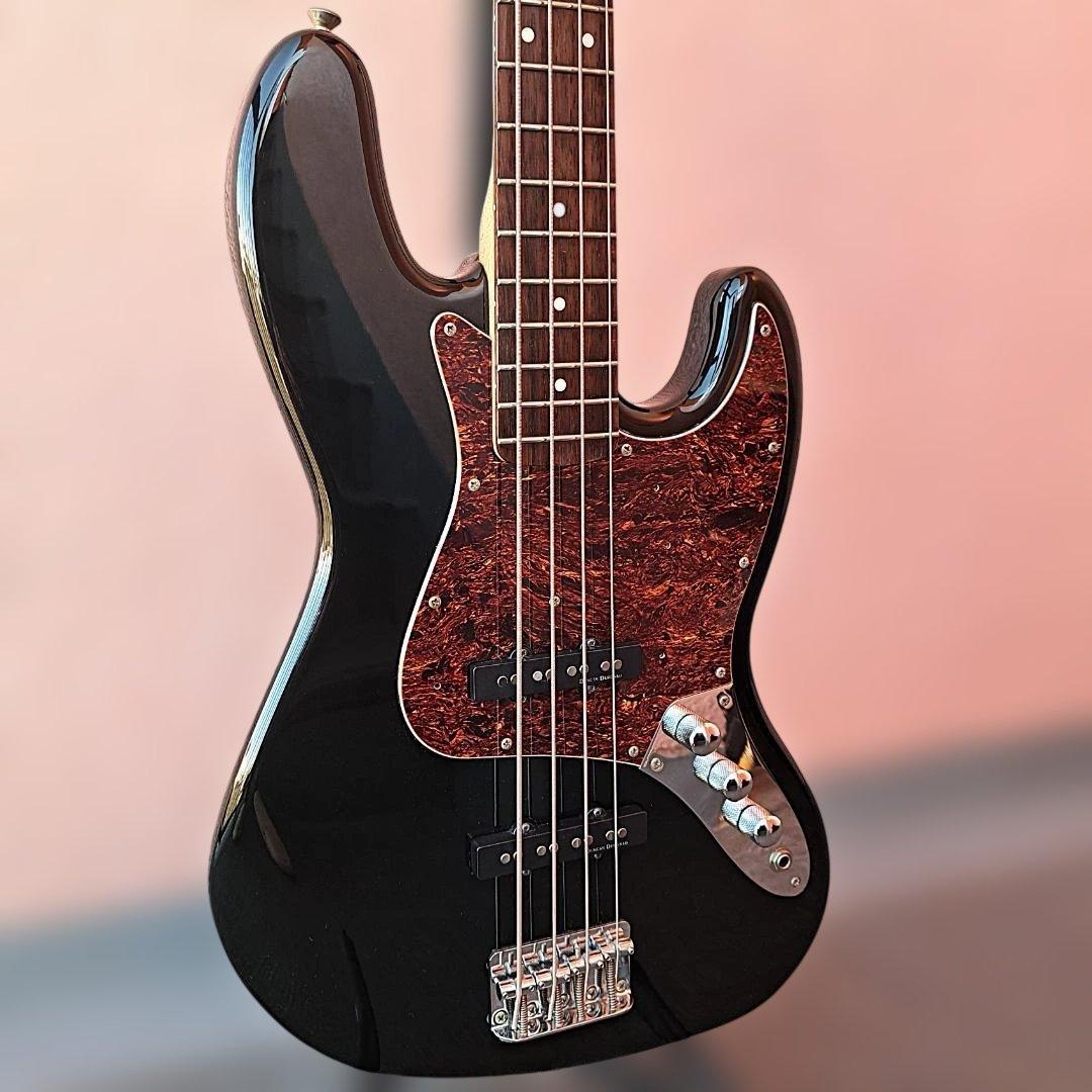 ■Squier Vintage Modified Jazz Bass フェンダー