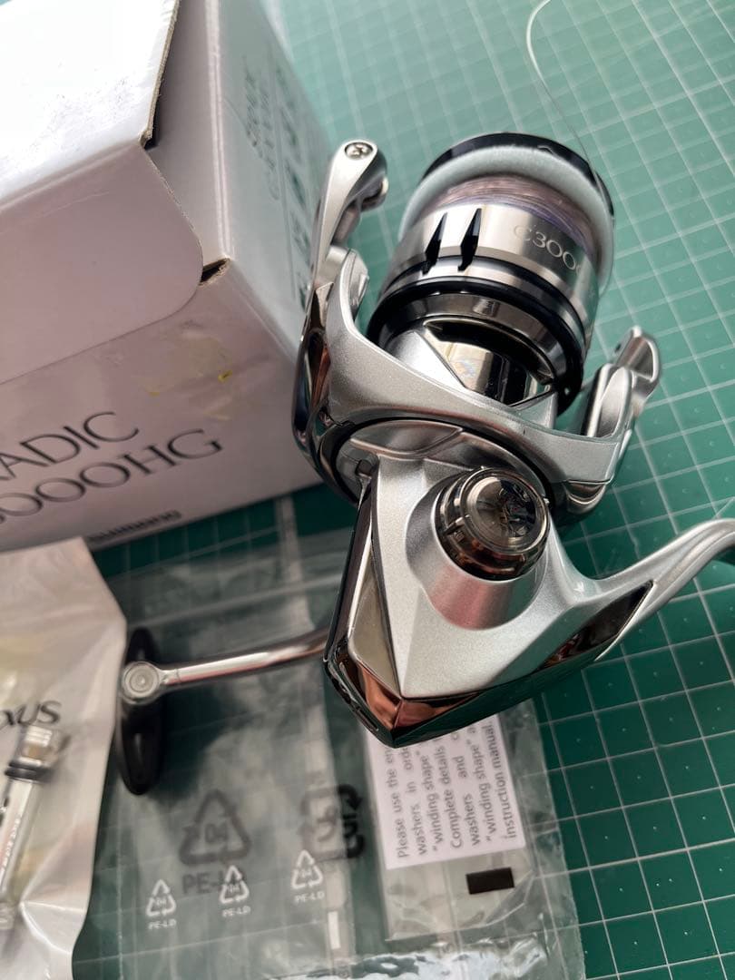 SHIMANO STRADIC19 C3000HG スピニングリール