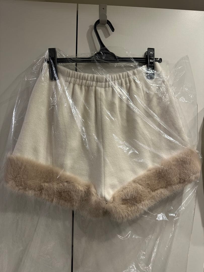 LILY BROWN エコファーショートパンツ