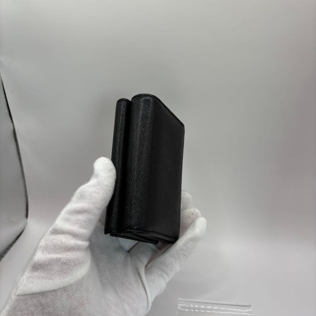 vivienne westwood 三つ折り財布　ブラック　ゴールド　オーブ