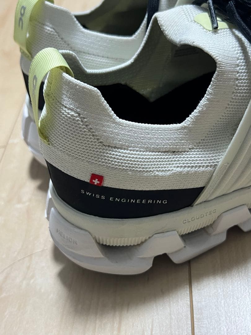 On Cloudswift 3 アイボリー/ブラック