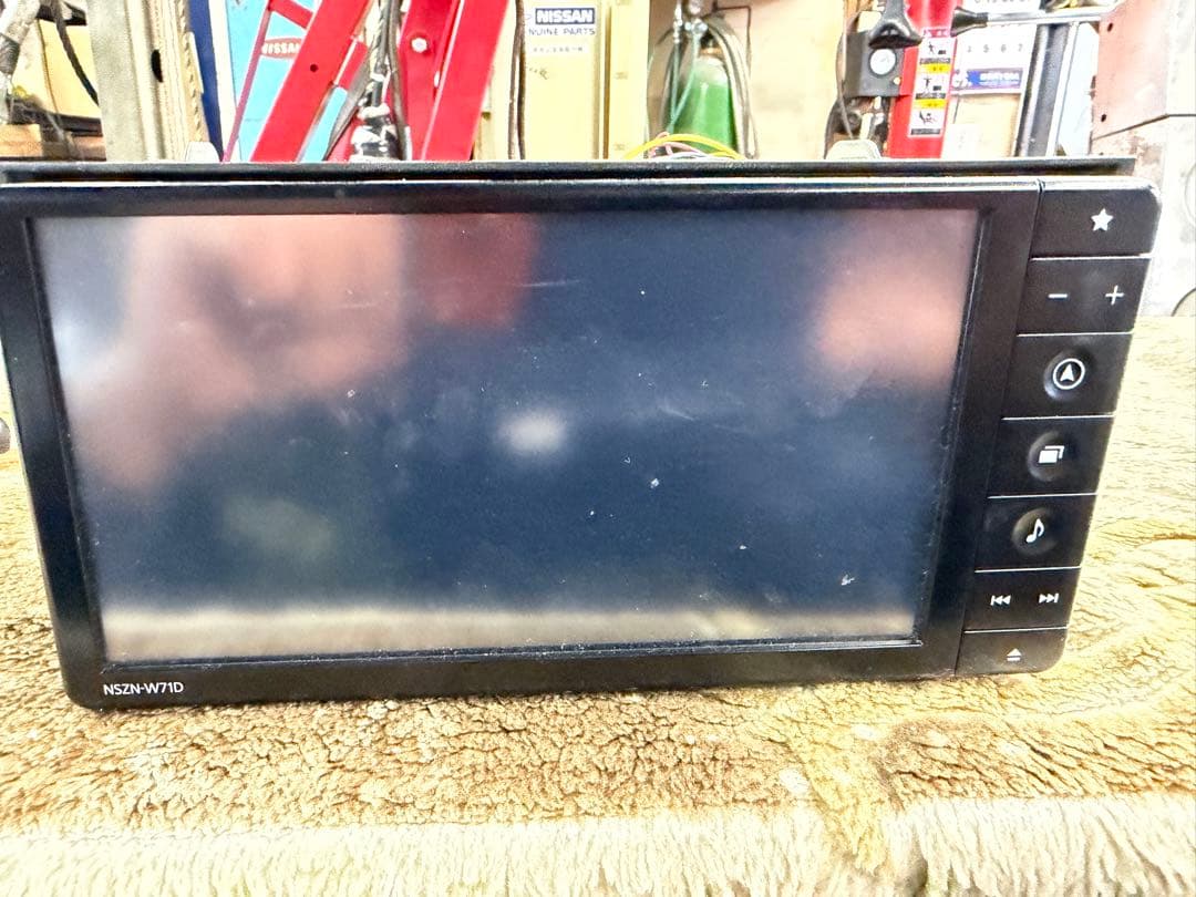 ダイハツ純正 7インチワイド SDナビ NSZN-W71D