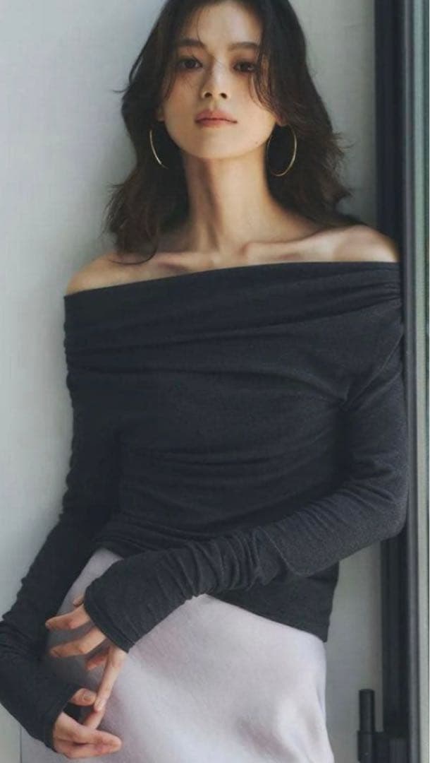 ánuan ギャザードレープカットトップス CHARCOAL GREY