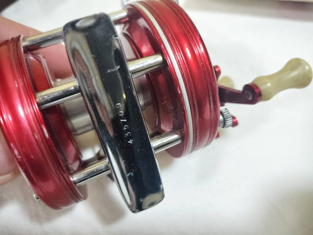 ABU GARCIA アブ アンバサダー 5000　4ネジ 赤　#435709